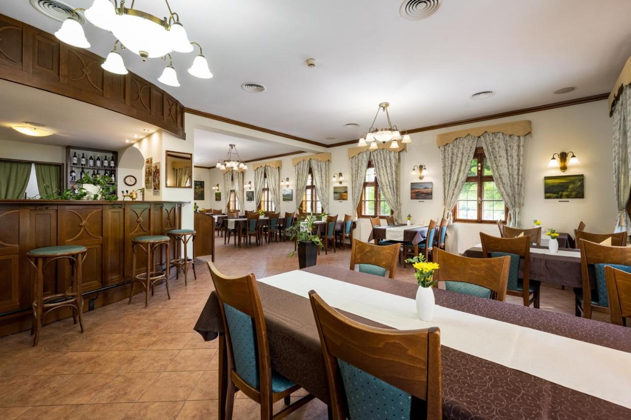 Hotel Zlaty Lev Jablonec nad Nisou Eksteriør billede
