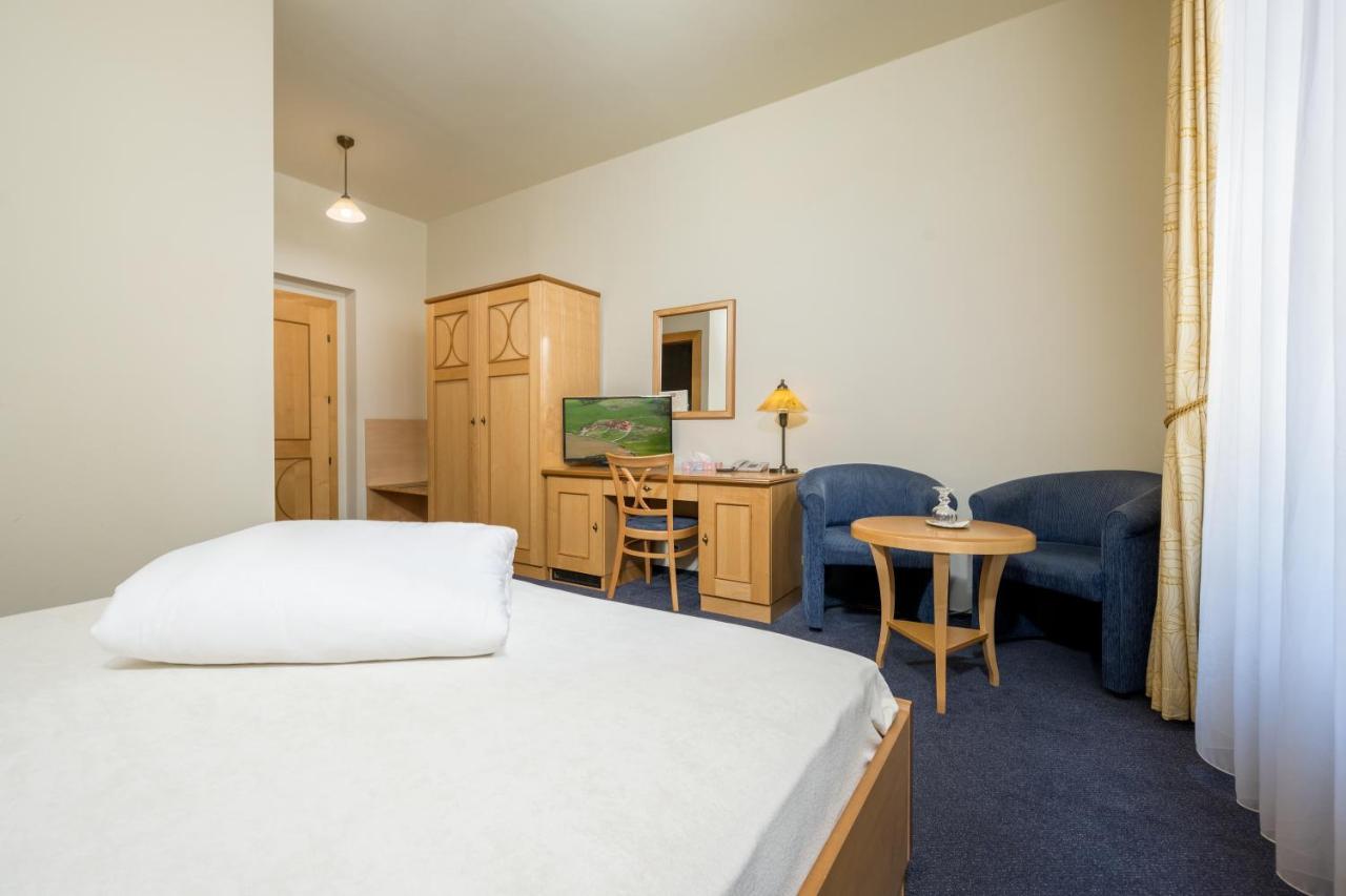 Hotel Zlaty Lev Jablonec nad Nisou Eksteriør billede